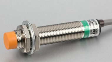 接近開(kāi)關(guān)和繼電器的連接